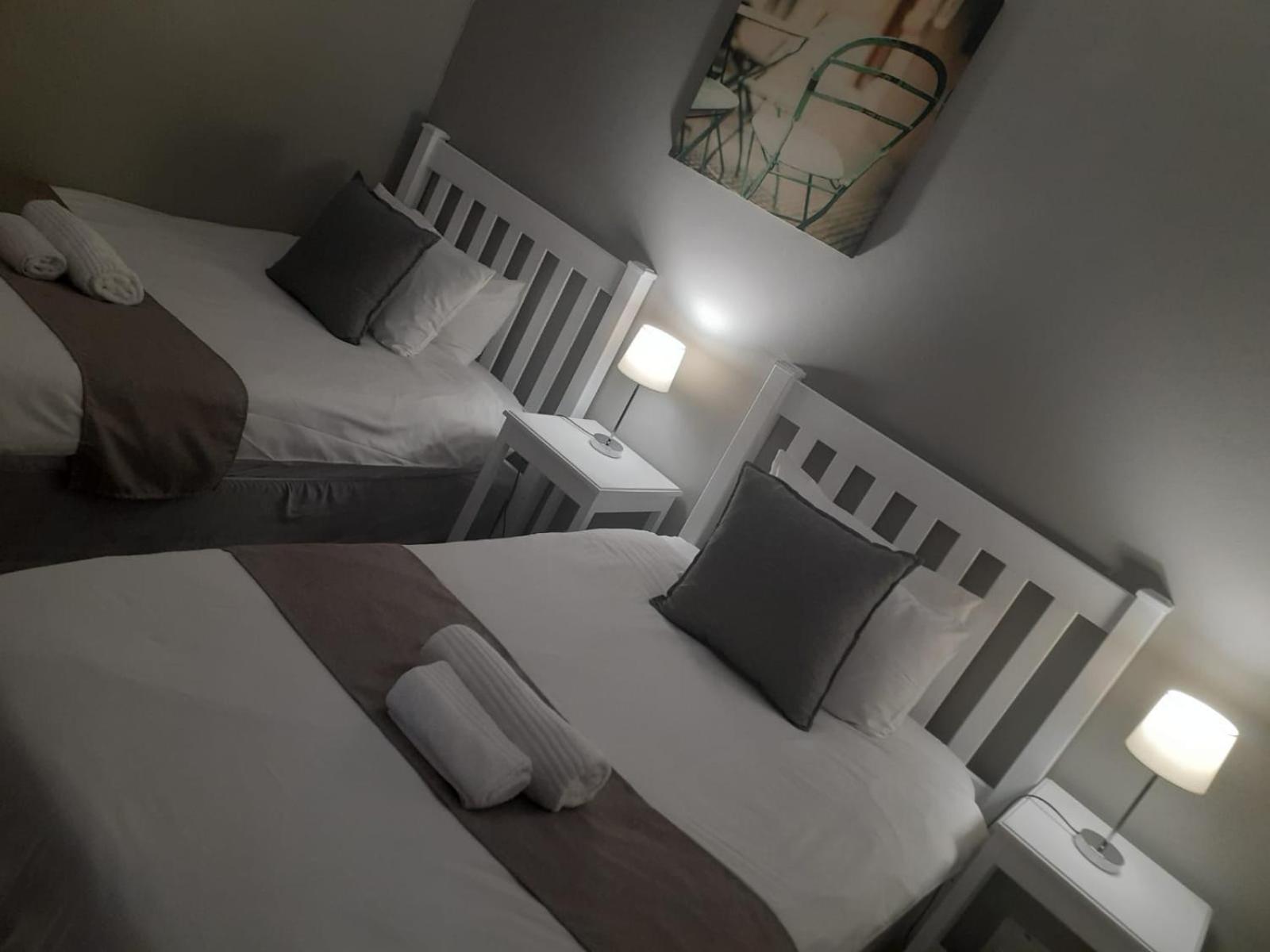 Oakwood Lodge Bloemfontein Exterior photo A room at the hotel