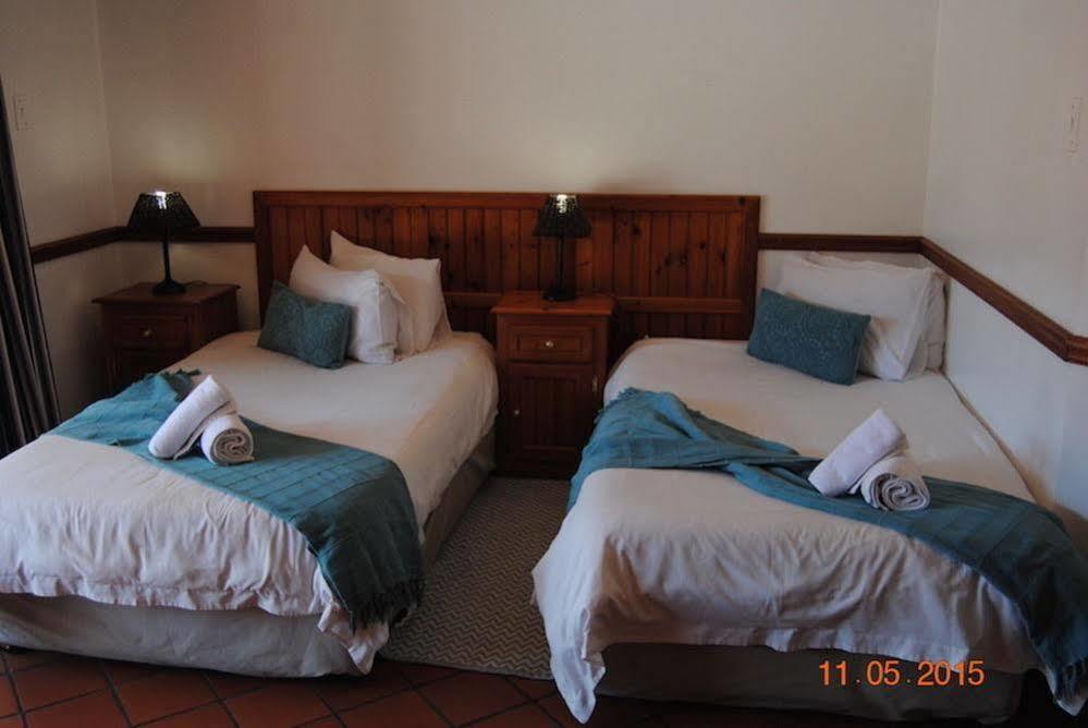 Oakwood Lodge Bloemfontein Exterior photo A bedroom at the Protea Hotel, Port Elizabeth
