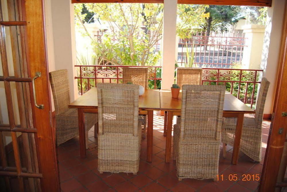 Oakwood Lodge Bloemfontein Exterior photo The dining room at the house